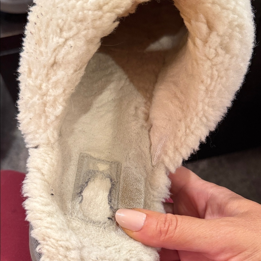 Ugg Cozy Gray and Cream Slippers hard bottom sz 8 1/2 wool shoes sweater - Picture 4 of 8